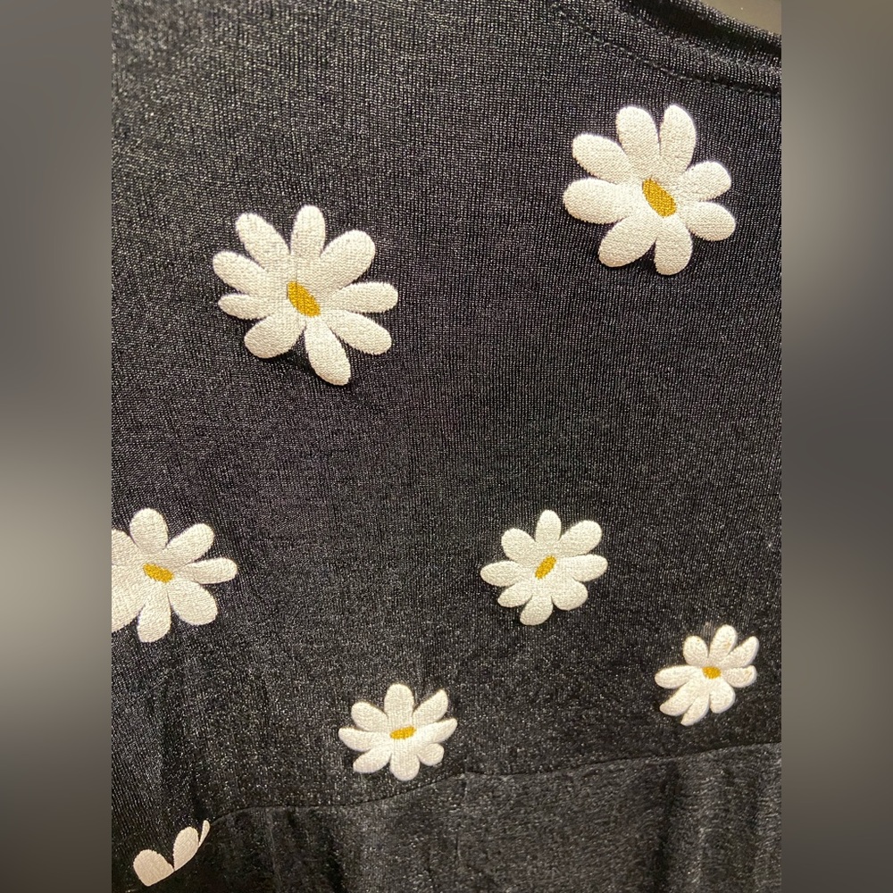 Black dress 👗 with cute daisy pattern 🌼